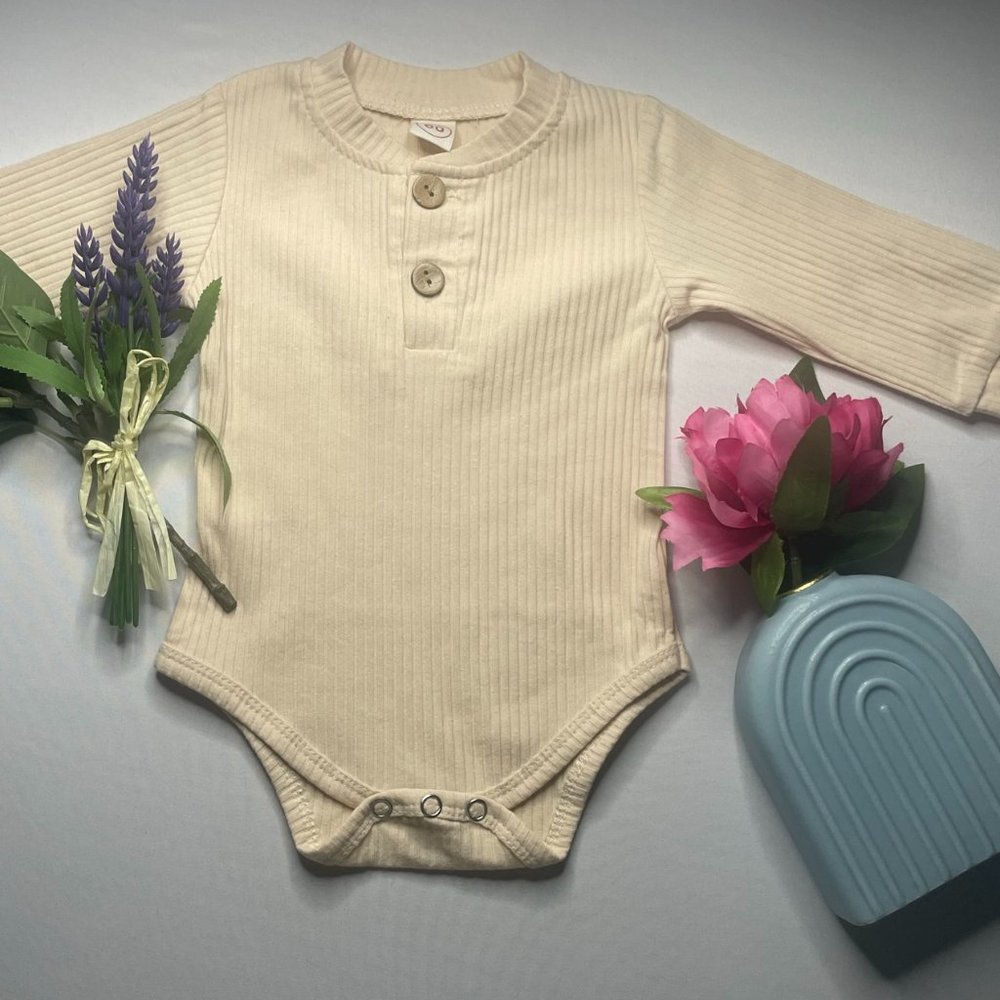 Baby Neutral Long sleeve onesie- 3-6 Mo